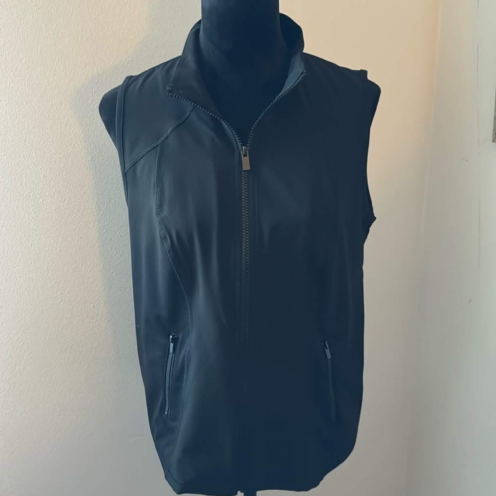 Chico’s The Zenergy black zip up lightweight vest Sz‎ S